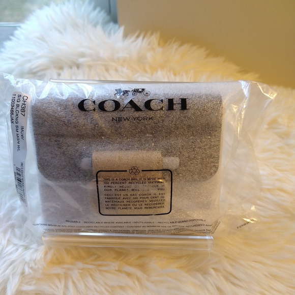 Coach Beige and Cream Signature Morgan Wallet New With Tags 🎁🎁 - Picture 5 of 15